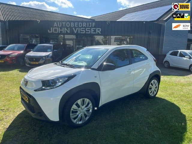 Toyota Aygo X 1.0 VVT-i S-CVT Play *Automaat - Hatchback - A, Auto's, Stof, Gebruikt, 4 stoelen, Wit