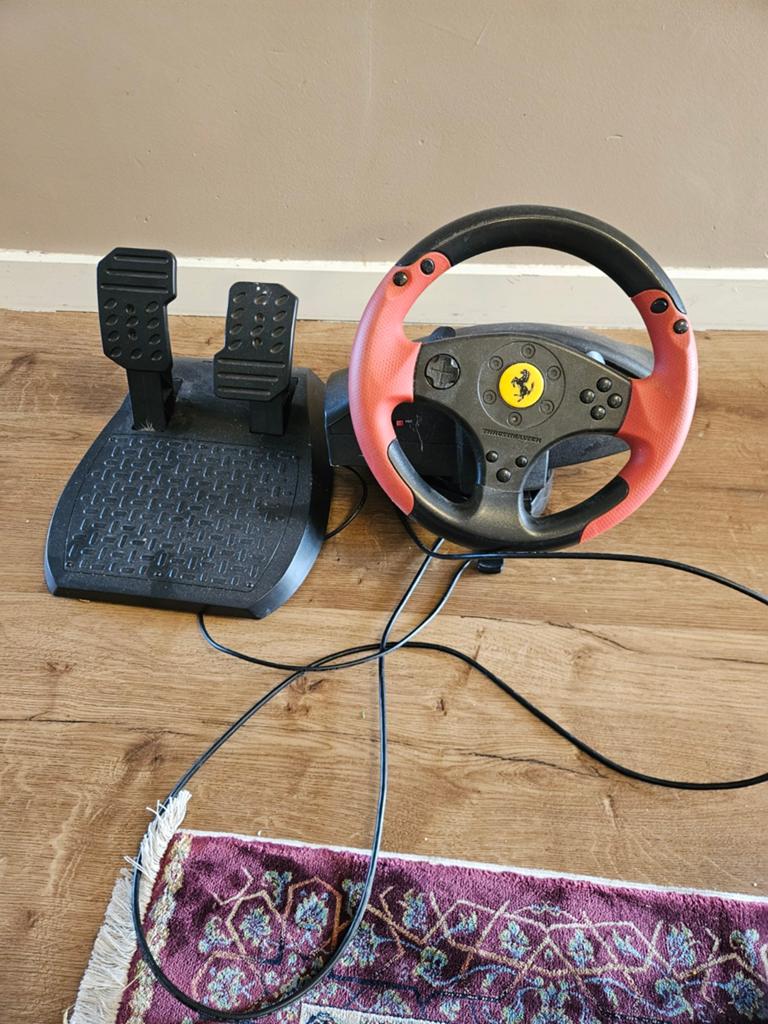 Thrustmaster Ferrari Racing Wheel met pedalen, Thrustmaster, Ophalen of Verzenden, Gebruikt, Racestuur