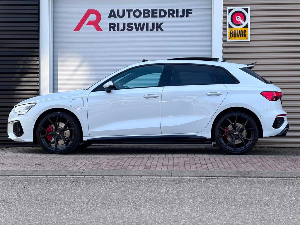 Audi A3 Sportback 45 TFSI e S edition Competition S3 Pano/B&, Auto's, 12 maanden, Gebruikt, 4 cilinders, Wit