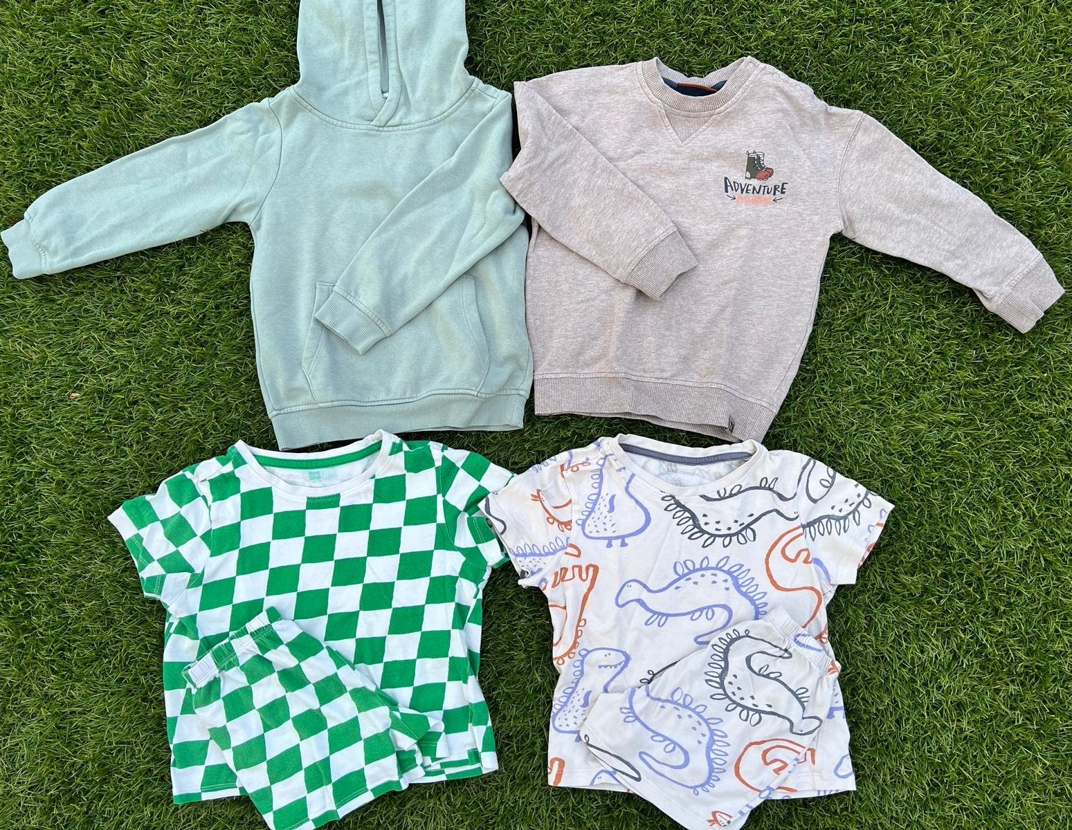 set van 10 kinderkledingstukken: 2 truien en 2 pyjama's, Ophalen of Verzenden, Zo goed als nieuw, Jongen of Meisje