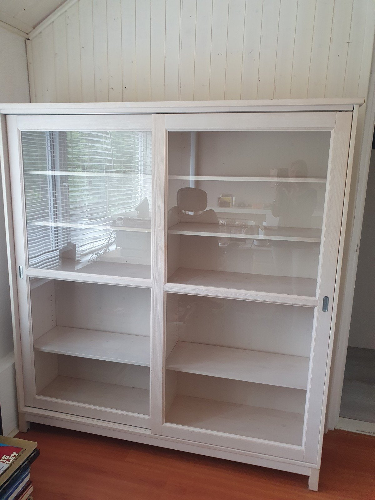 Mooie vitrinekast van Ikea te koop, Huis en Inrichting, Ophalen, 150 tot 200 cm, Classic, 25 tot 50 cm