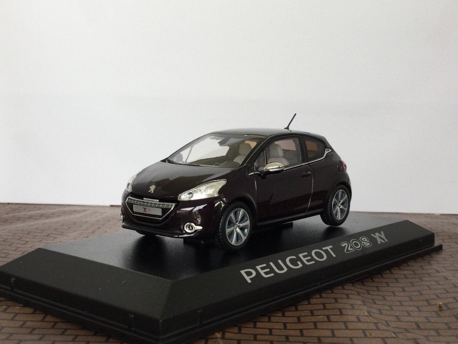 Peugeot 208 XY 2014 Purple Metallic Norev 1:43, Hobby en Vrije tijd, Modelauto's | 1:43, Ophalen of Verzenden, Nieuw, Auto, Norev