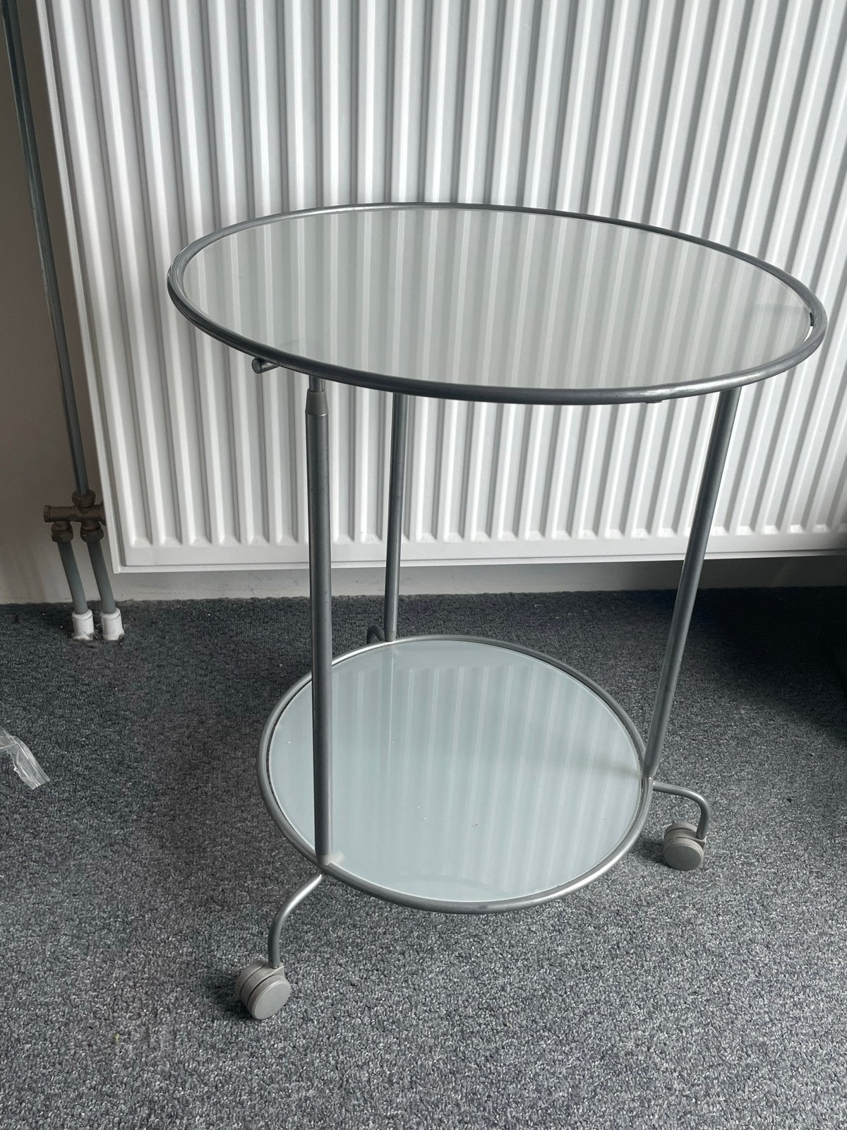 Glazen bijzettafel met wieltjes - Rond, Huis en Inrichting, Minder dan 55 cm, Gebruikt, Rond, Glas