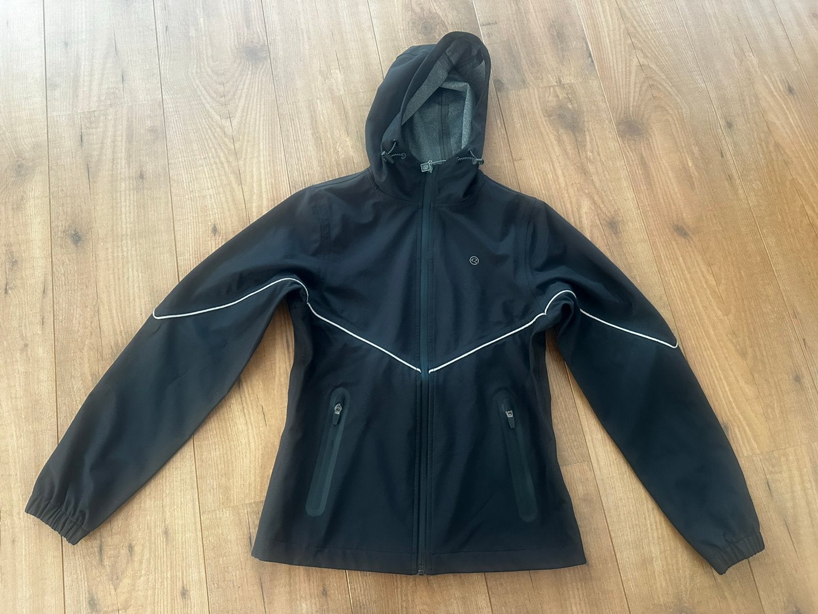 Nieuwe QHP regenjas maat 36, Dieren en Toebehoren, Ophalen of Verzenden, Nieuw, Bovenkleding