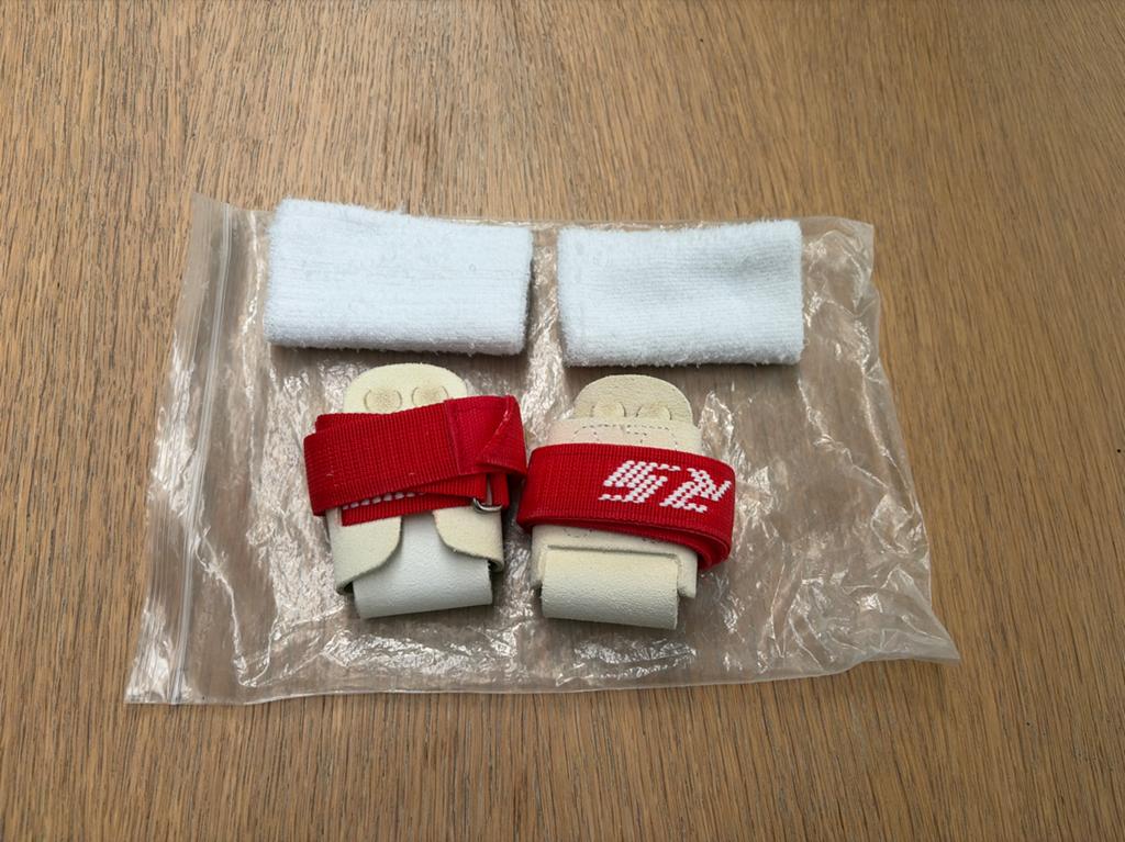 Reisport leren turn handschoenen maat 0+ zweet/pols bandjes, Kindermaat 146 t/m 176, Ophalen of Verzenden, Zo goed als nieuw, Materiaal