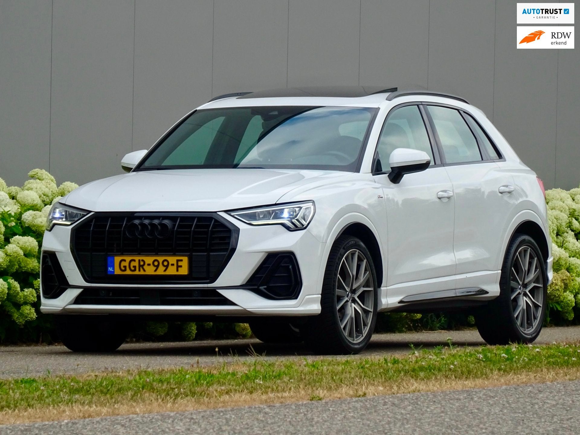 Audi Q3 35 TFSI S Edition ONE / Pano / Virtual Cockpit /, Auto's, Dealer onderhouden, 4 cilinders, 1505 kg, Leder en Stof