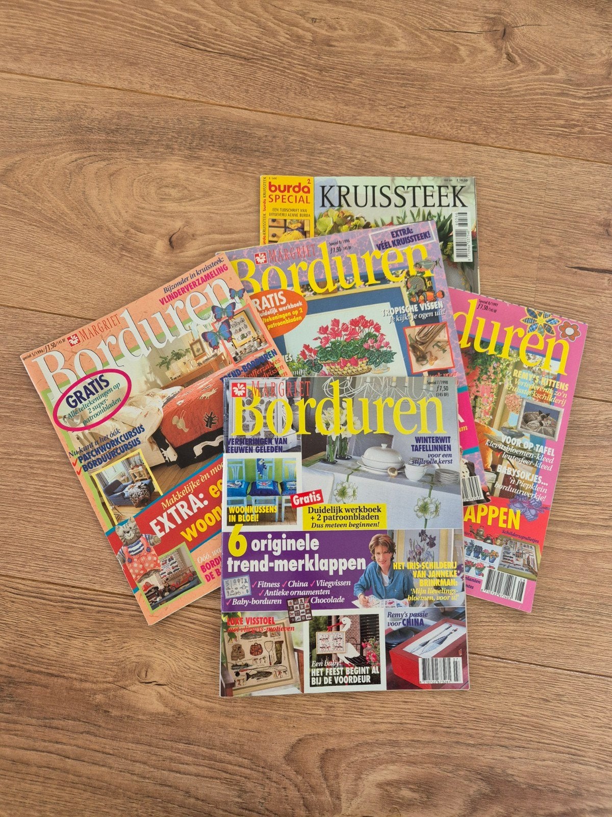 4 x Margriet borduren + 1 x Kruisteek blad, Ophalen of Verzenden, Gebruikt, Handborduren, Overige typen