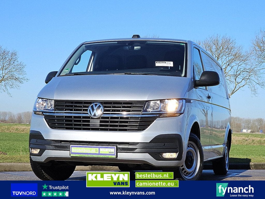 VOLKSWAGEN TRANSPORTER 2.0 TDI l2h1 navi trekhaak!, Auto's, Bestelauto's, Gebruikt, Euro 6, 150 pk, Volkswagen