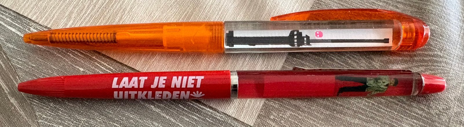 2 grappige pennen: striptease en je trein, Ophalen of Verzenden, Zo goed als nieuw, Balpen, Overige merken