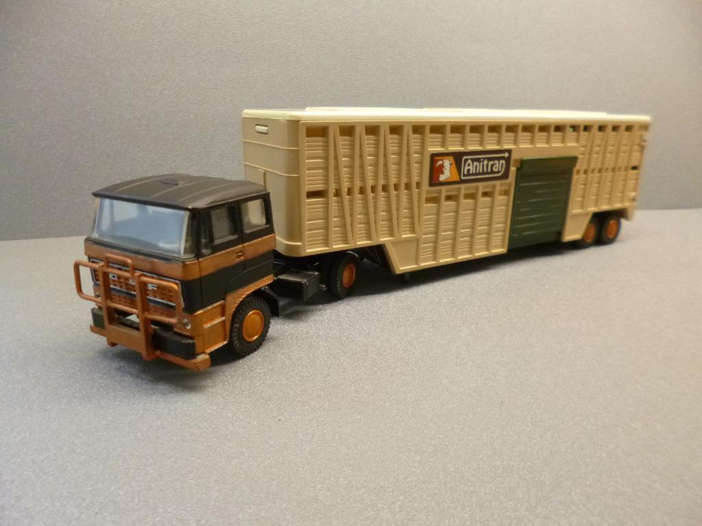 Daf 2800 + bullbar  met veetrailer  Lion, Hobby en Vrije tijd, Modelauto's | 1:50, Ophalen of Verzenden, Zo goed als nieuw, Bus of Vrachtwagen