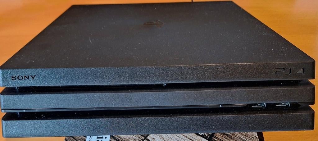 Ps4 (compleet) + camera + VR headset, Ophalen of Verzenden, Zo goed als nieuw, 1 TB, Met 3 controllers of meer