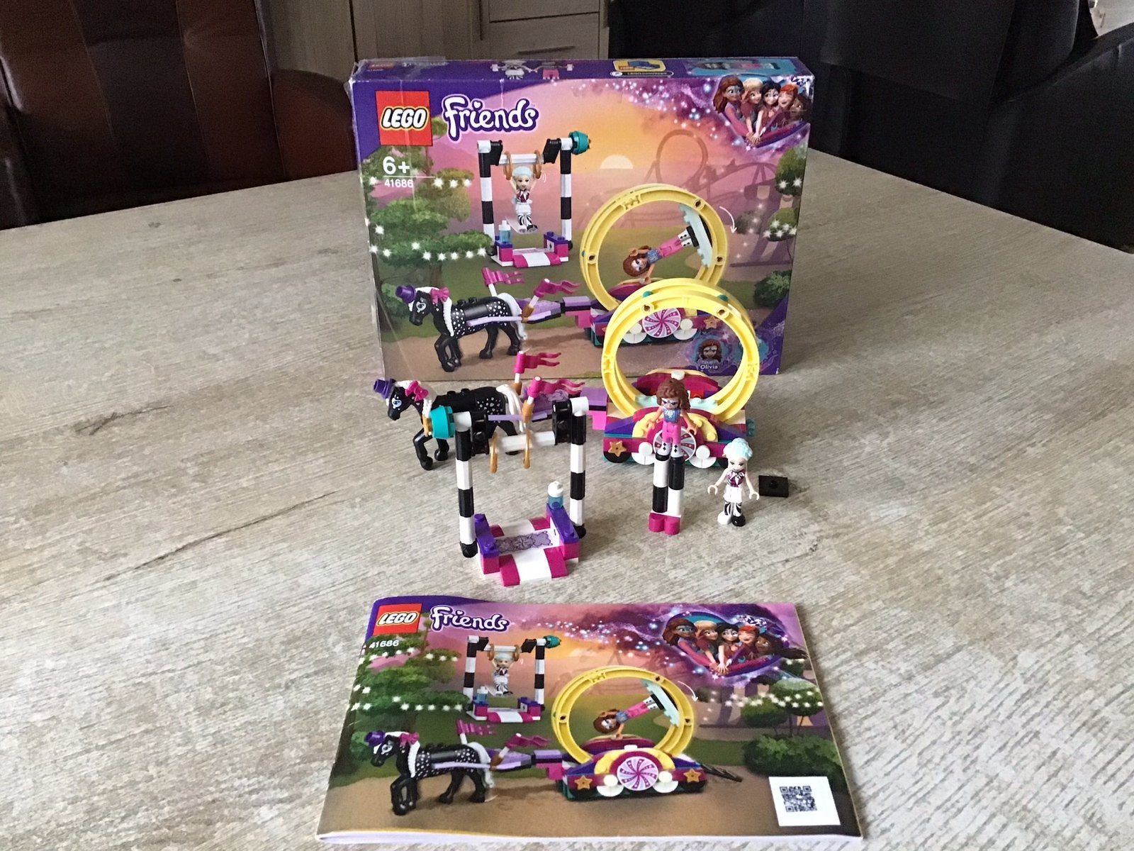 Lego friends Magische acrobatiek 41686 + DOOS, Ophalen of Verzenden, Zo goed als nieuw