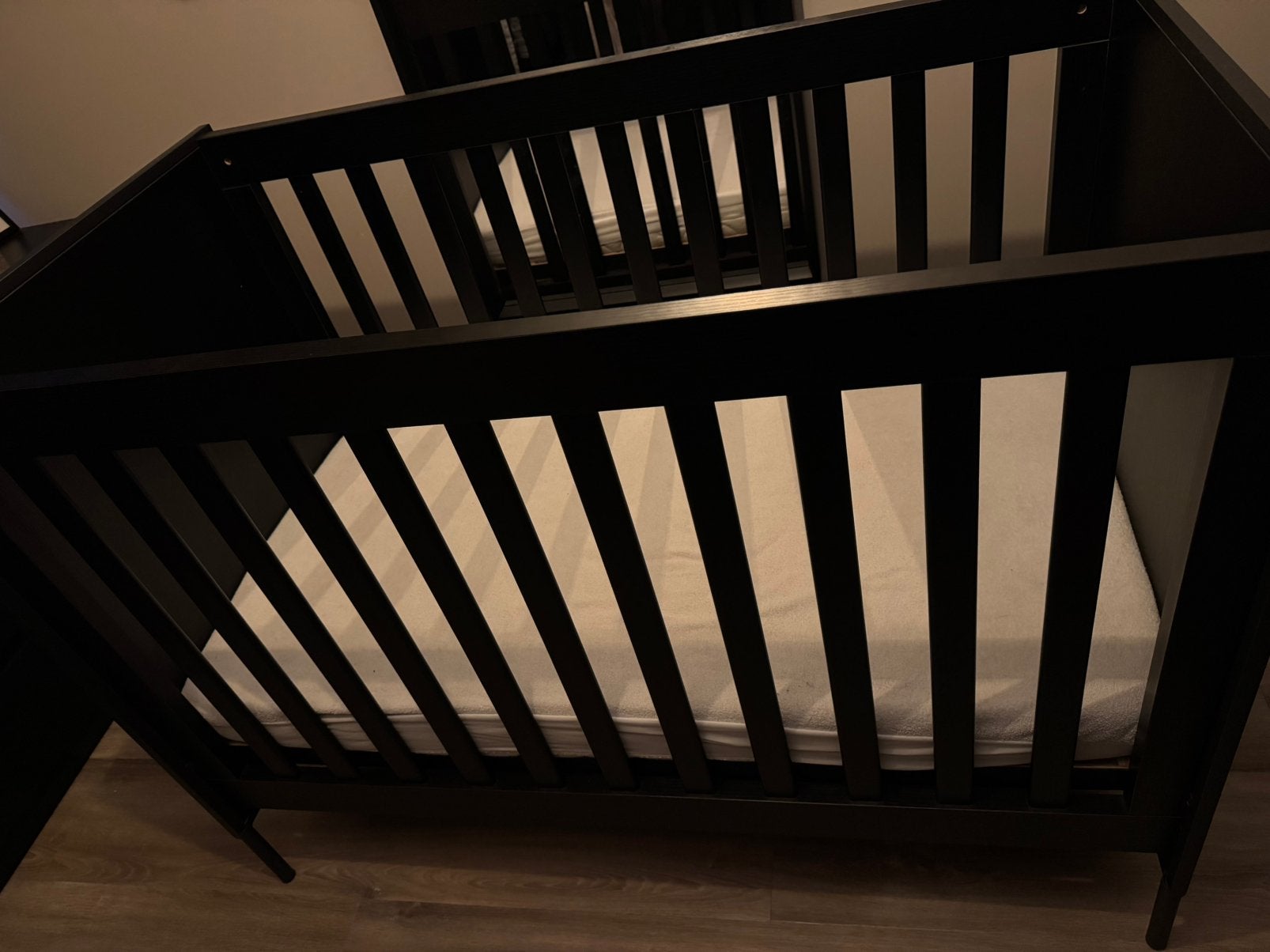 Ledikant zwart (onderdeel van born lucky babykamer marble), Ophalen, Zo goed als nieuw, Ledikant