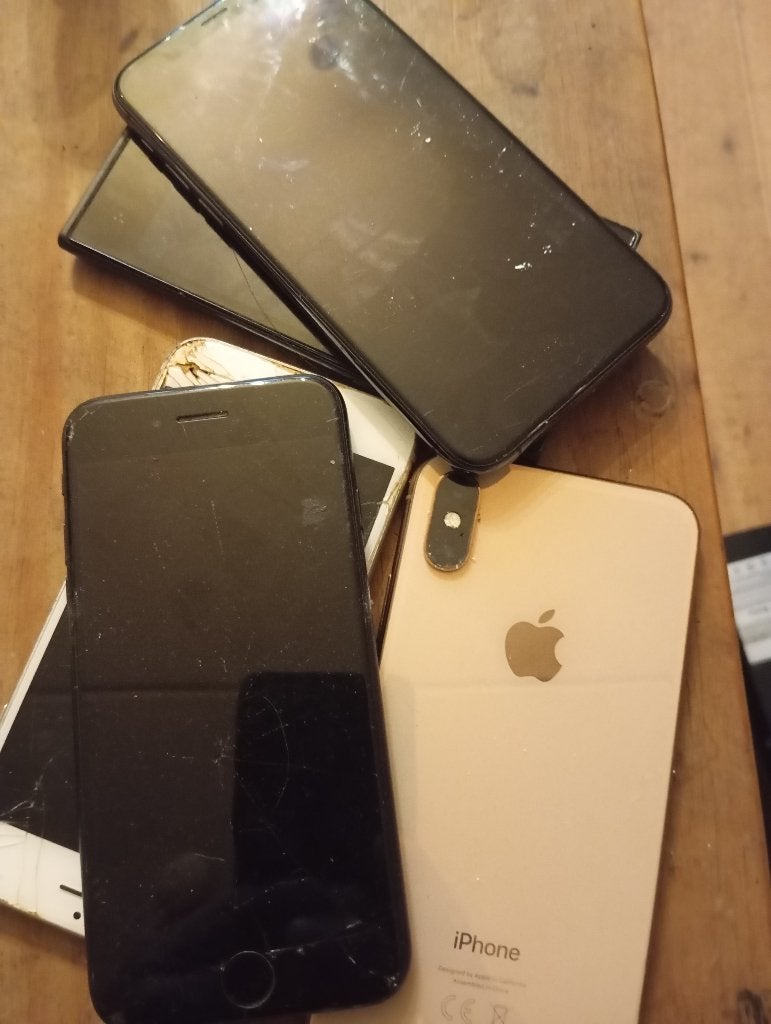 Partij iPhones (defect/voor onderdelen), Ophalen of Verzenden, 64 GB, Zonder simlock, Niet werkend