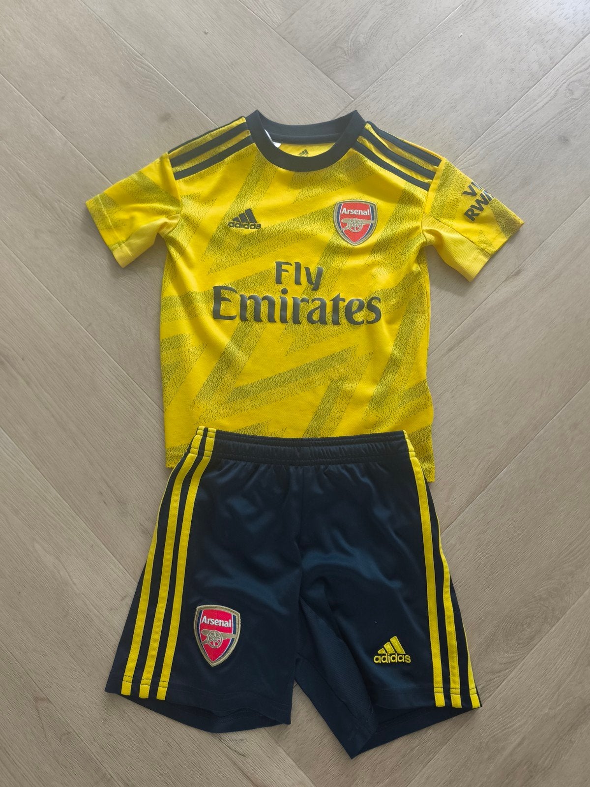 Arsenal uit tenue maat S kinderen, Kleding | Heren, Ophalen of Verzenden, Zo goed als nieuw, Adidas, Voetbal