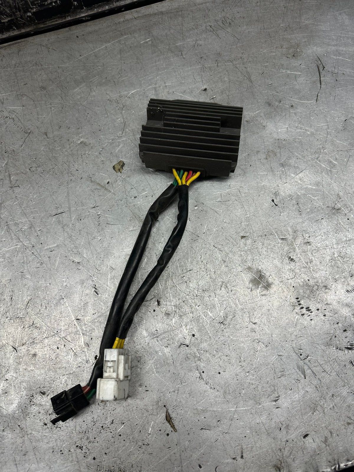 Spanningsregelaar Aprilia Dorsoduro 750 2008/2013, Motoren, Onderdelen | Overige, Ophalen of Verzenden, Gebruikt