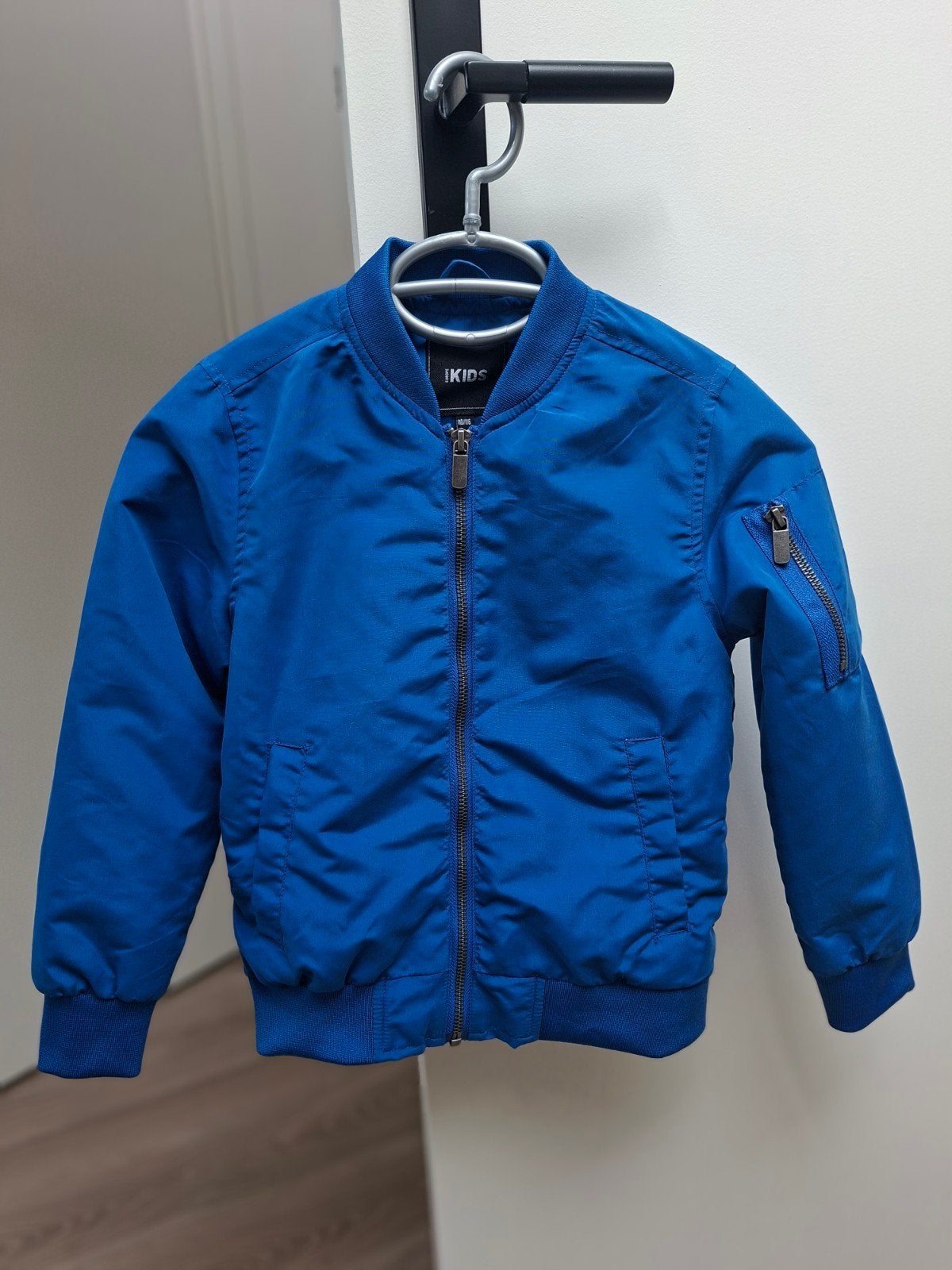 Als NIEUW blauwe jongen kind jas Terstal - maat 110/116, Kinderen en Baby's, Kinderkleding | Maat 110, Terstal, Ophalen of Verzenden