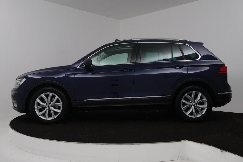 Volkswagen Tiguan 1.5 TSI ACT Highline (PANORAMADAK, DIGITAL, Auto's, Stof, 4 cilinders, 150 pk, Blauw