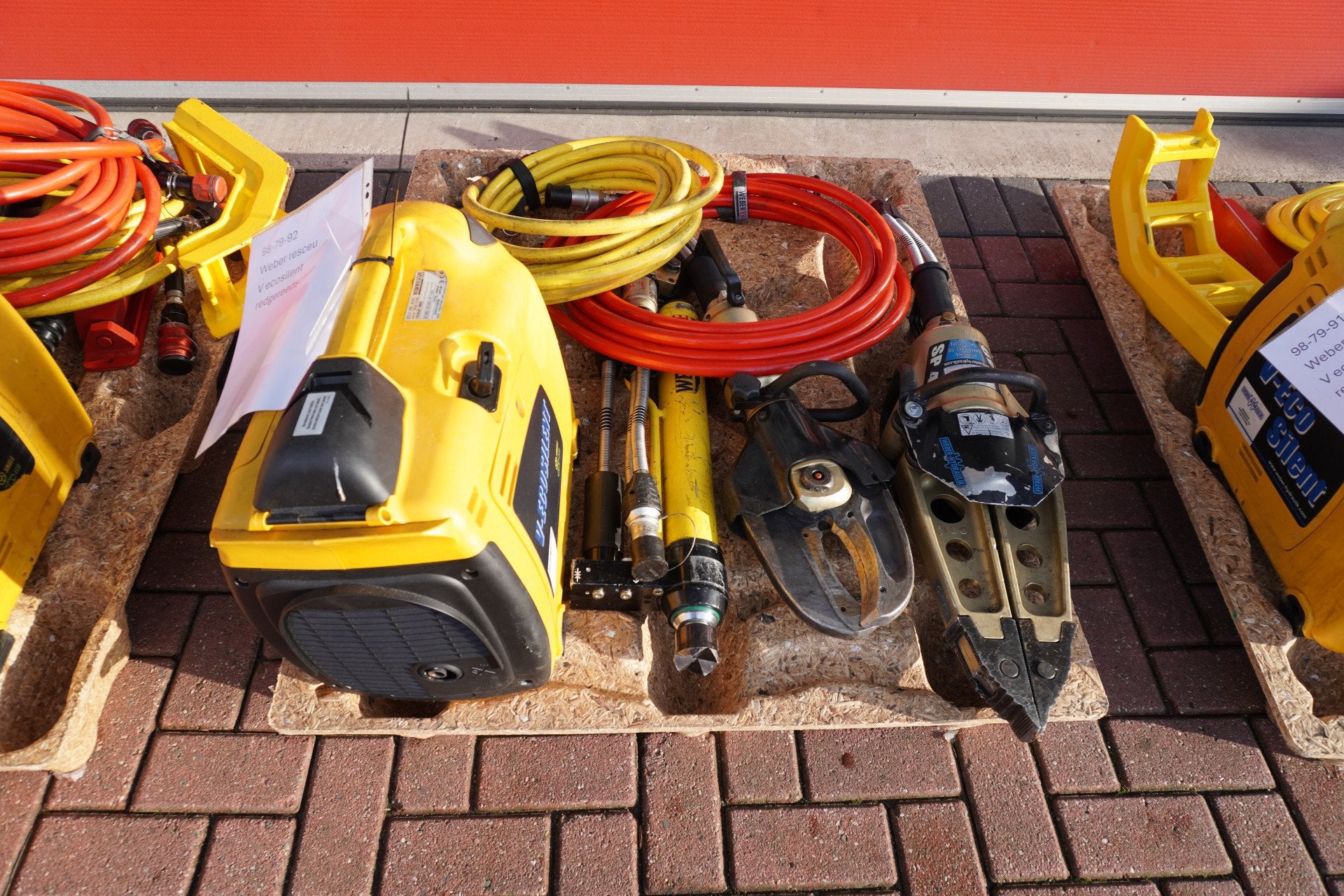 Weber Rescue set redgereedschap Nr .V308 | o.a. 2x Knipper |, Autobedrijf Van der Veen Groningen B.V., Info@vdveen.nl, Friesestraatweg 257
9746TJ  GRONINGEN, NL