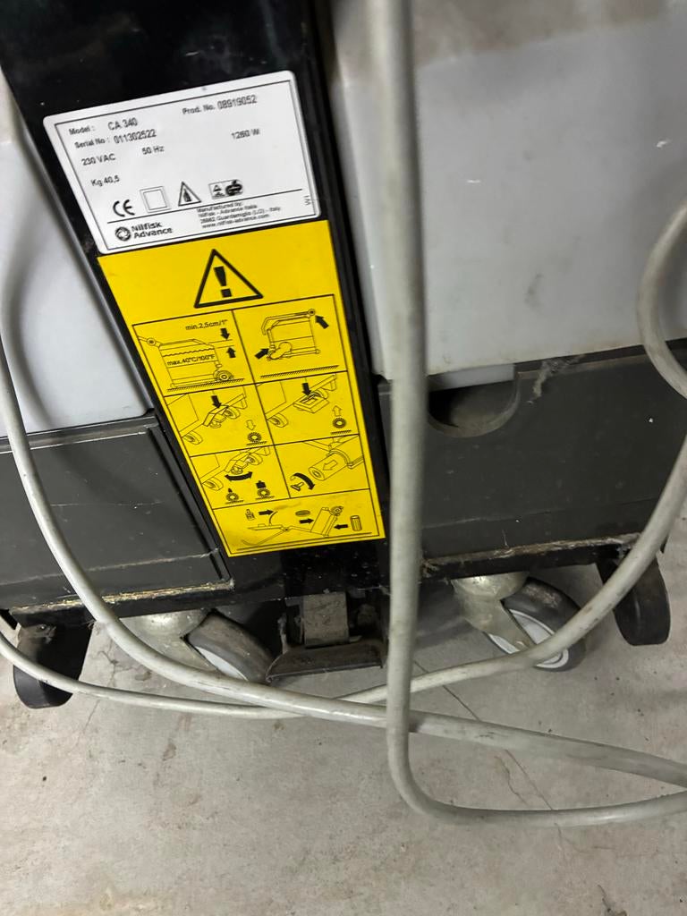 Nilfisk CA 340 Schrob- en Zuigmachine - Compact & Krachtig, Ophalen of Verzenden, Gebruikt, Schrobmachine