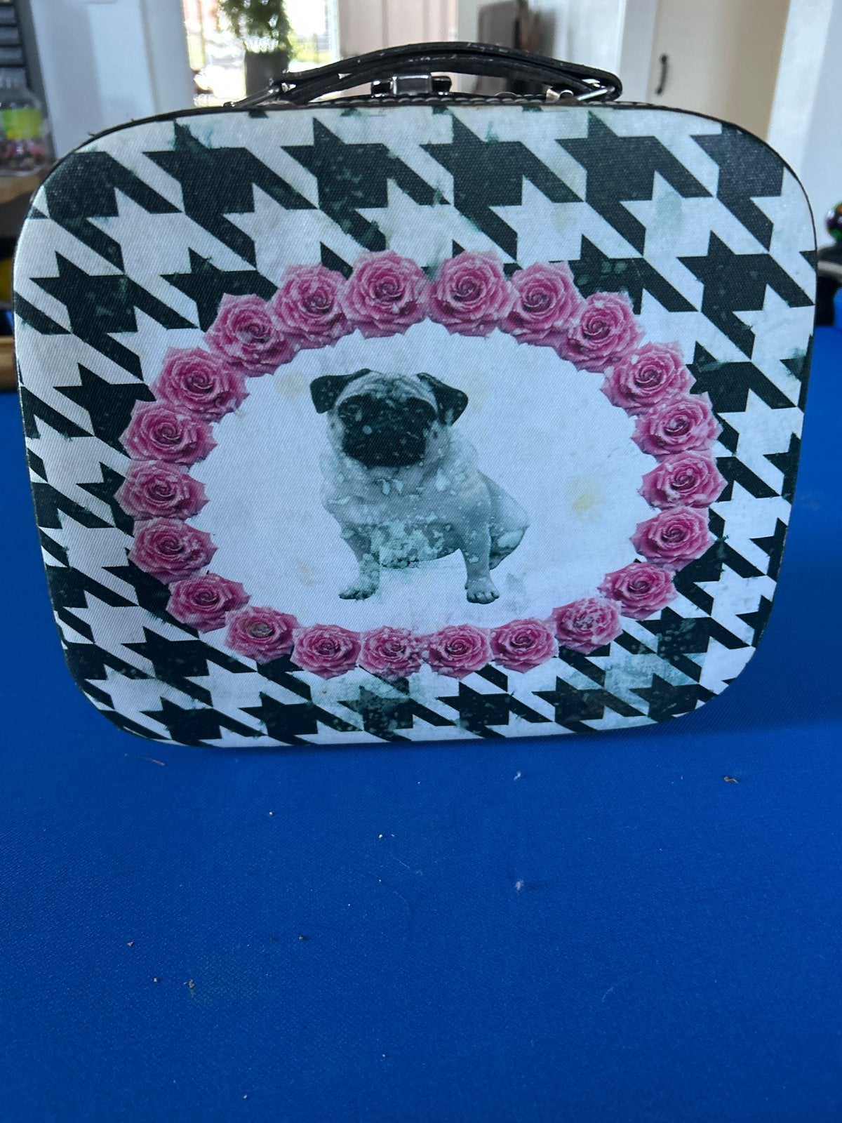 Leuk koffertje met mopshond en rozenpatroon, Ophalen of Verzenden, Zo goed als nieuw, Zwart, Hardcase