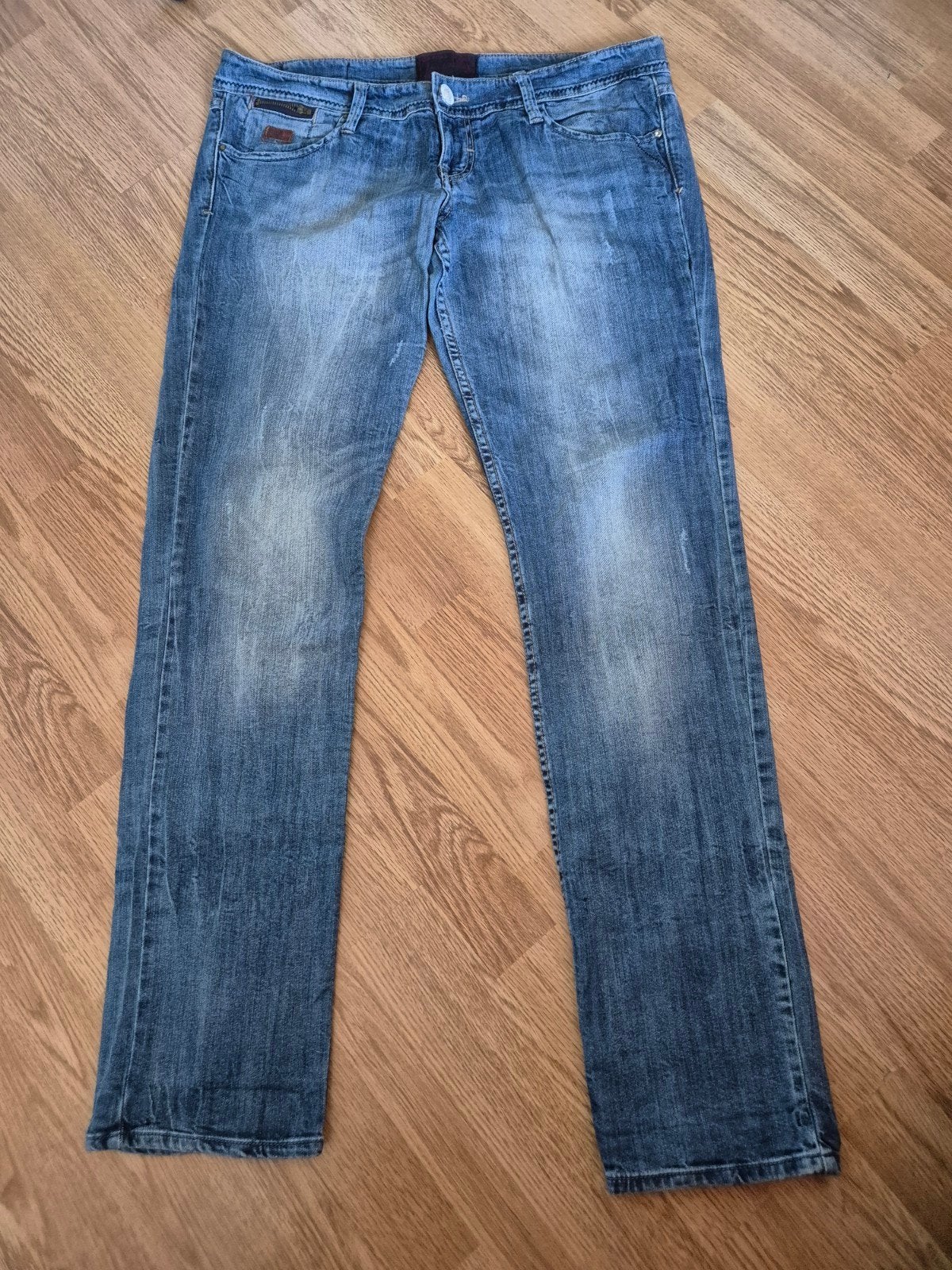 Blauwe Stradivarius Denim spijkerbroek - maat 44

Blauwe St, Stradivarius, Ophalen of Verzenden, Blauw, W33 - W36 (confectie 42/44)
