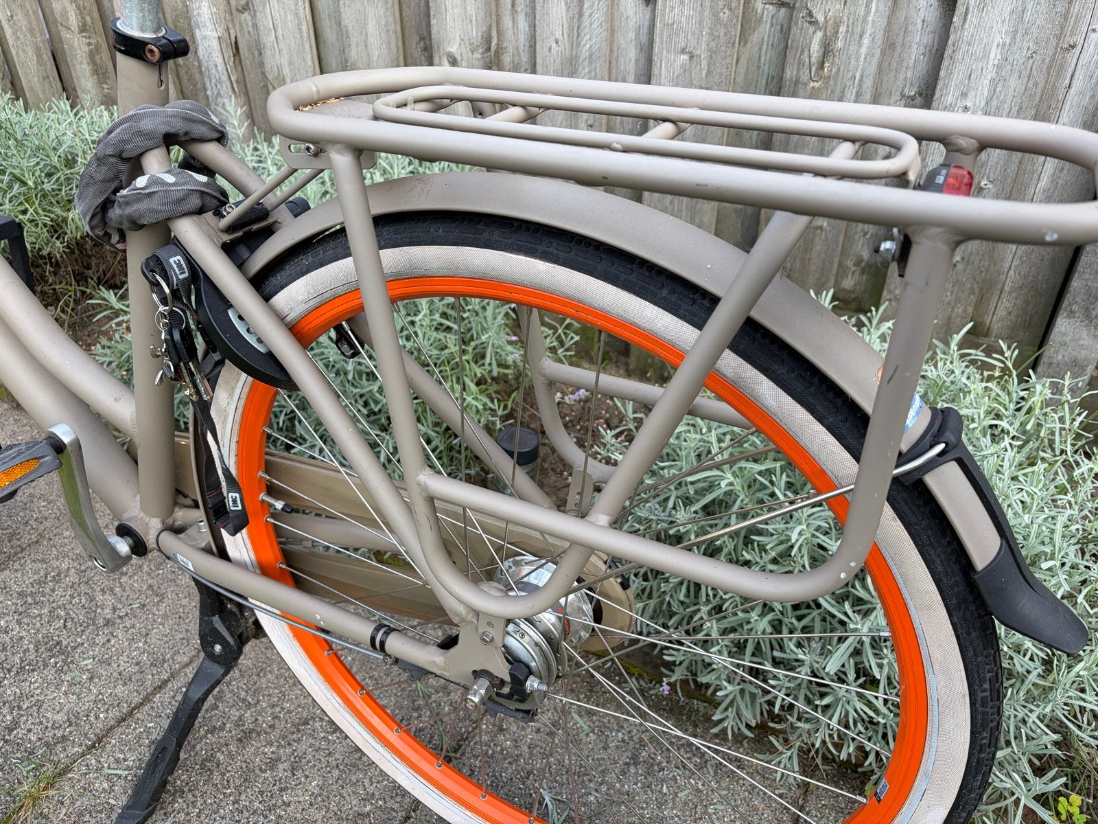 Foto 10 van Gazelle Heavy Duty NL T7 frame54 2017 fiets met krat en slot