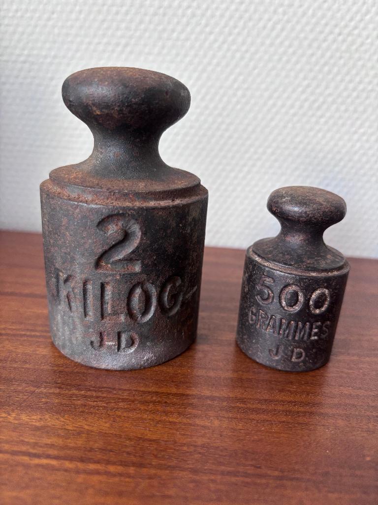 Twee oude gewichten (2 kg en 500 gram), Ophalen of Verzenden