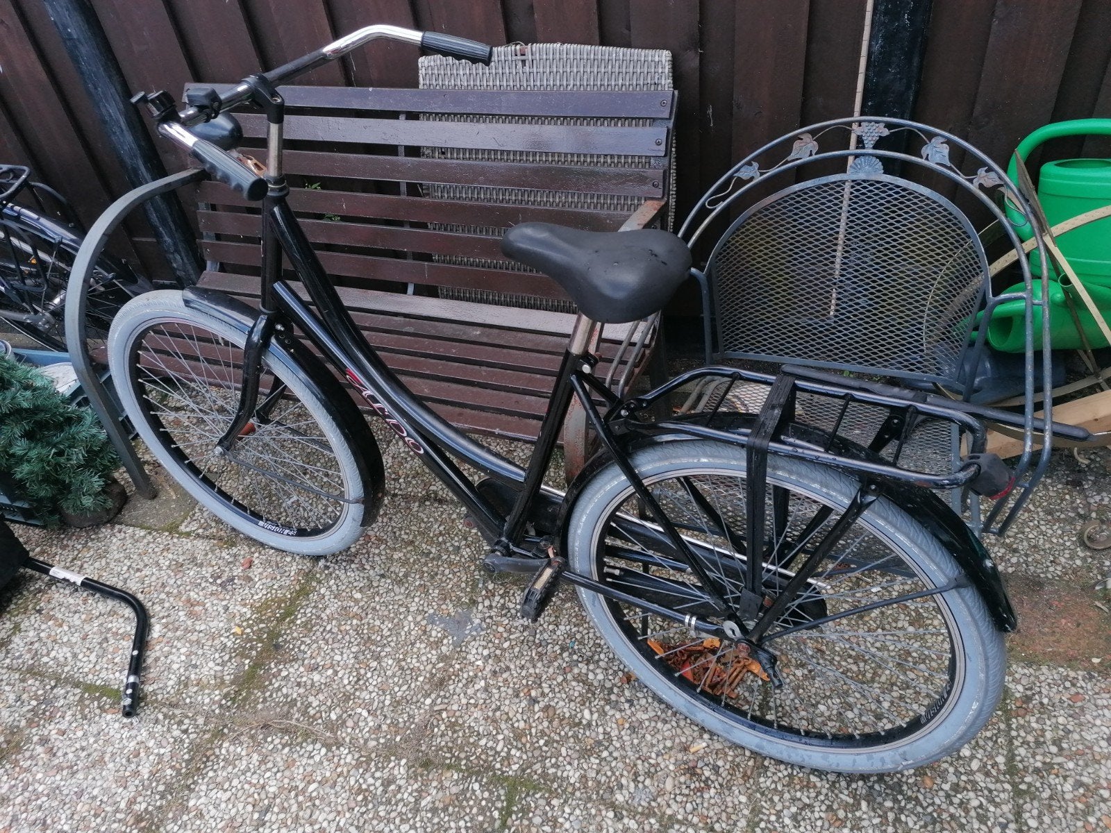 Aldofiets, 28 inch, zwart, met voordrager, Terugtraprem, Gebruikt, Ophalen of Verzenden, 26 inch of meer
