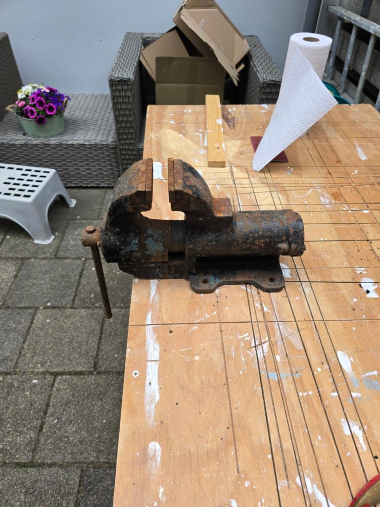 Kleine bankschroef bek breedte 80mm, Doe-het-zelf en Verbouw, Werkbanken, Ophalen of Verzenden, Gebruikt, Bankschroef