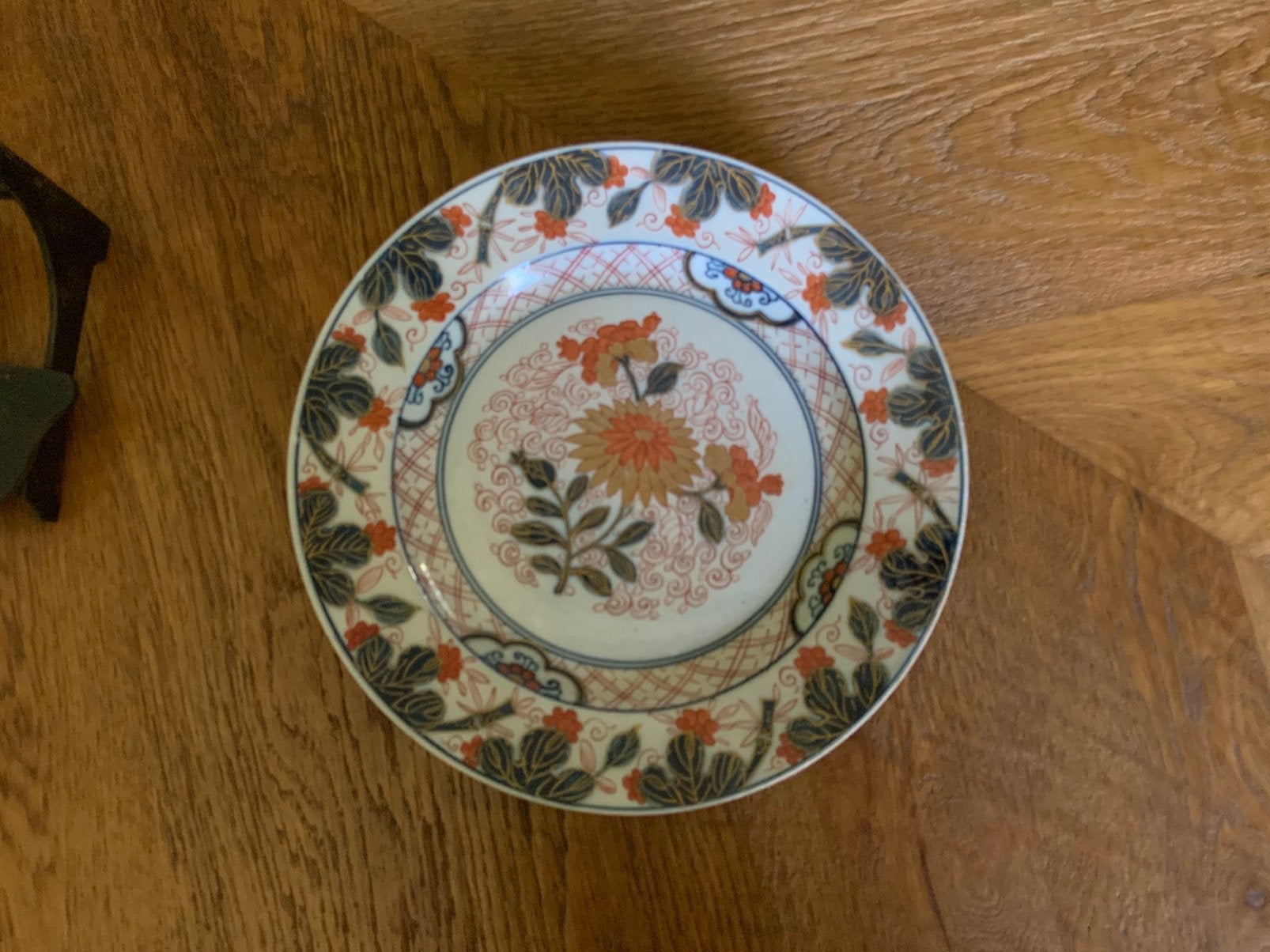 Antiek chinees Imari bord 19e eeuw met bladgoud bloemen., Antiek en Kunst, Ophalen of Verzenden
