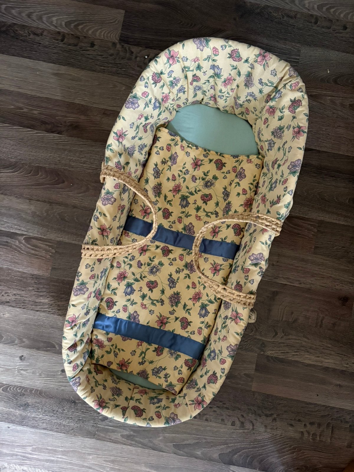 Mozeswiegje bekleed, Kinderen en Baby's, Babywiegjes en Ledikanten, Ophalen, Zo goed als nieuw, Wieg