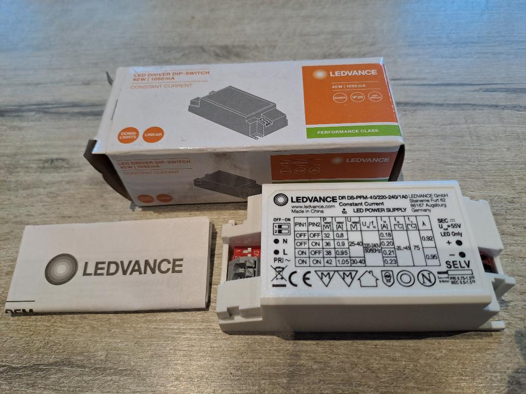 1 nieuwe LED DRIVER DIP-SWITCH 40W  1050mA, Hobby en Vrije tijd, Ophalen of Verzenden, Nieuw