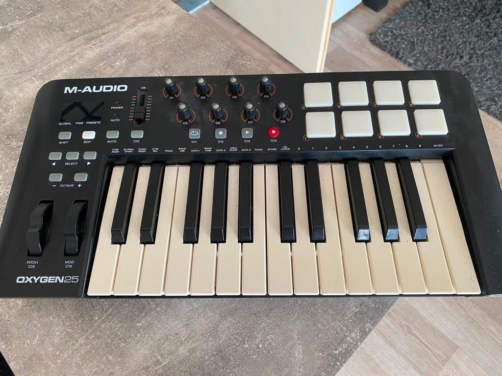 M-AUDIO OXYGEN25, Ophalen, Zo goed als nieuw, Overige aantallen, Overige merken
