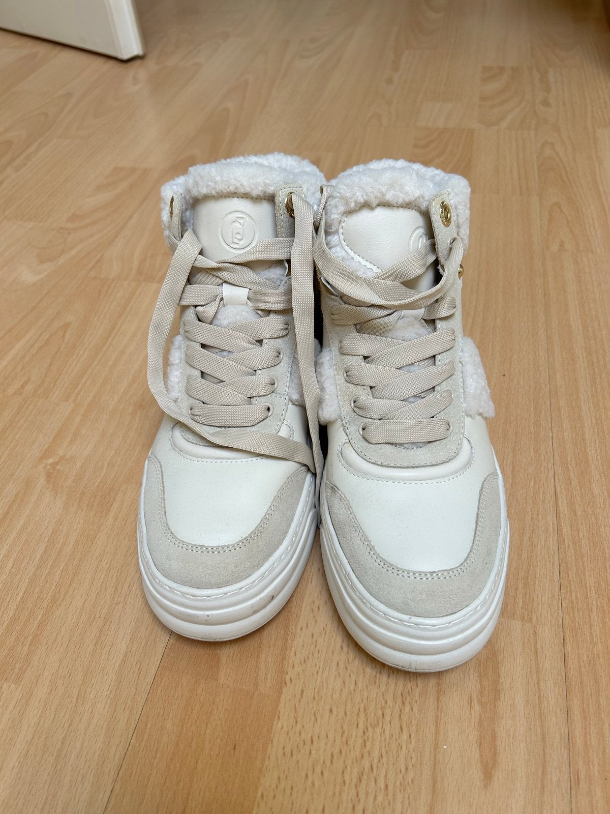 Liu Jo sneakers met teddy voering - maat 39, Kleding | Dames, Ophalen of Verzenden, Zo goed als nieuw, Beige, Sneakers of Gympen