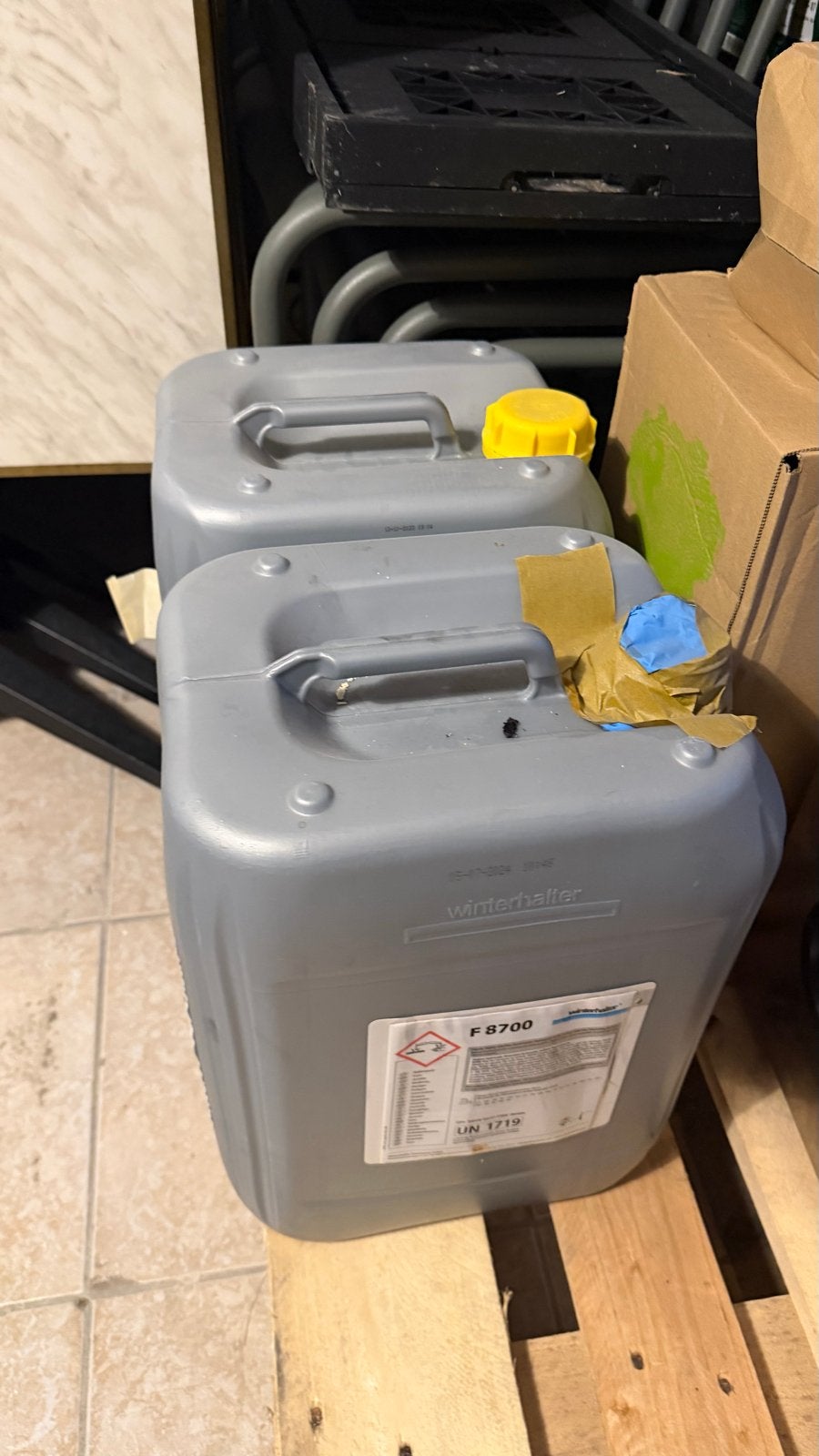 2x Winterhalter F 8700 vaatwasmiddel (20L), Ophalen
