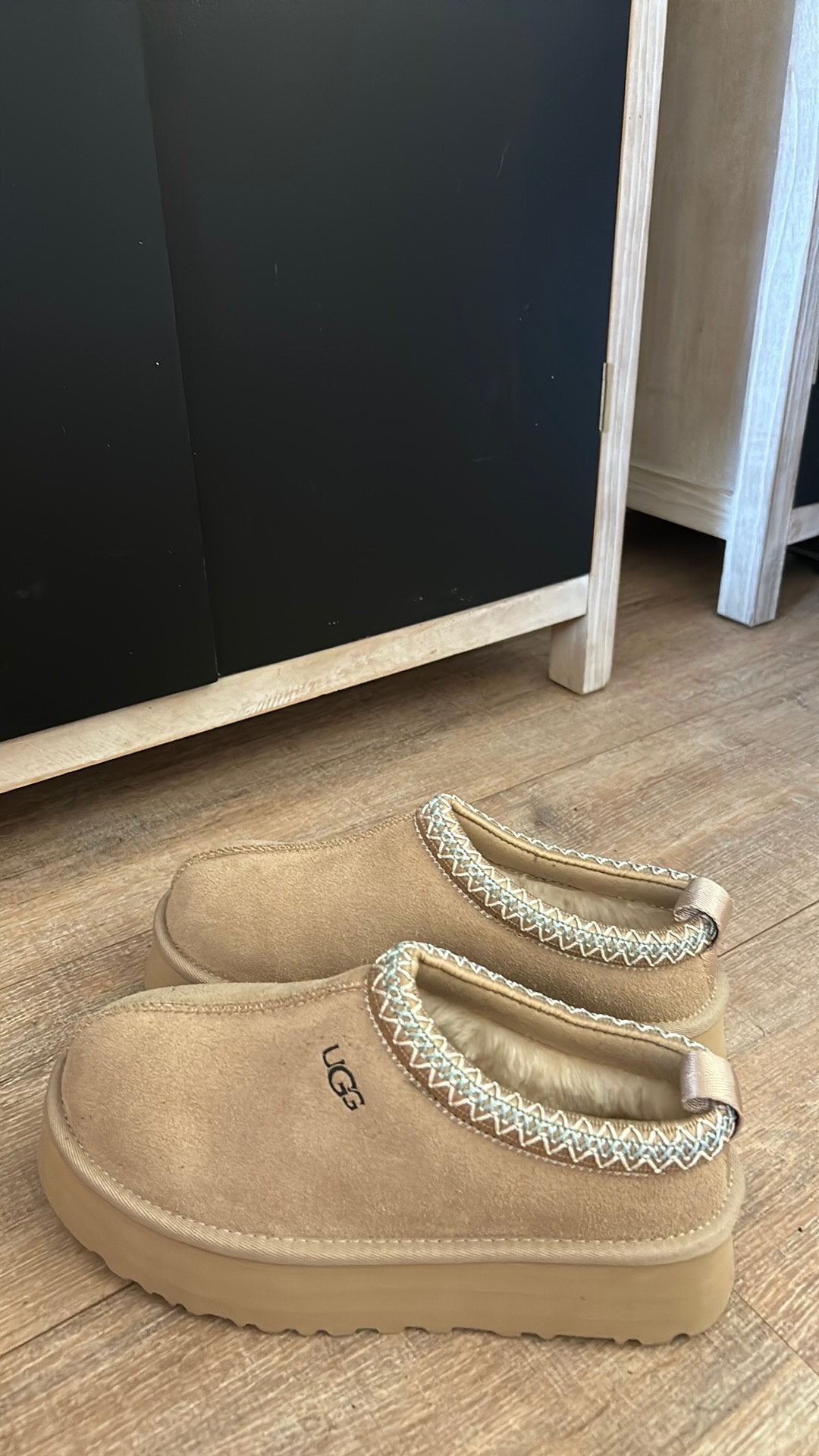 UGG Tasman Instappers– Sand – Maat 39 – Nieuw!, Kleding | Dames, Schoenen, Nieuw, Instappers, Beige, Ophalen of Verzenden