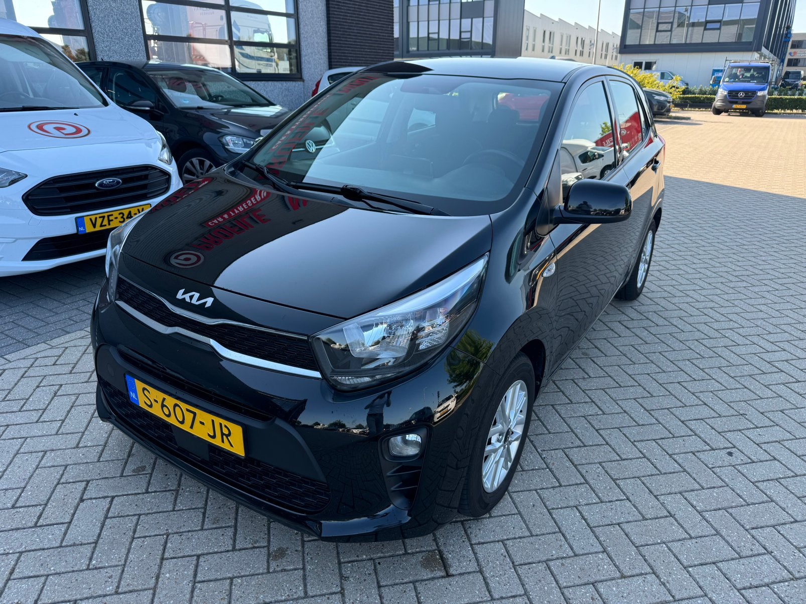Kia Picanto DynamicLine 1.0 DPi 67pk 2023 Zwart, Auto's, Kia, Voorwielaandrijving, Stof, 4 stoelen, Adaptive Cruise Control