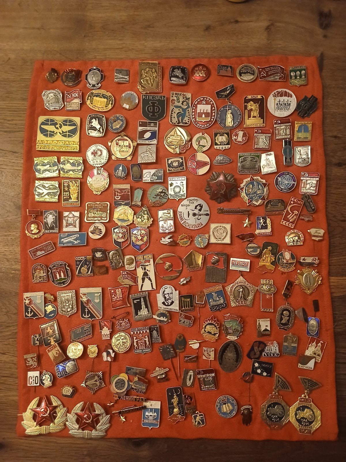 Grote collectie 170 Sovjet-Unie speldjes en pins, Ophalen of Verzenden, Gebruikt, Stad of Land, Speldje of Pin