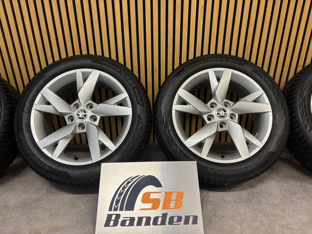 Skoda Octavia IV 2020-2026 Orig 17 inch velgen+ Winterbanden, Auto-onderdelen, Banden en Velgen, Octavia, Gebruikt, Banden en Velgen