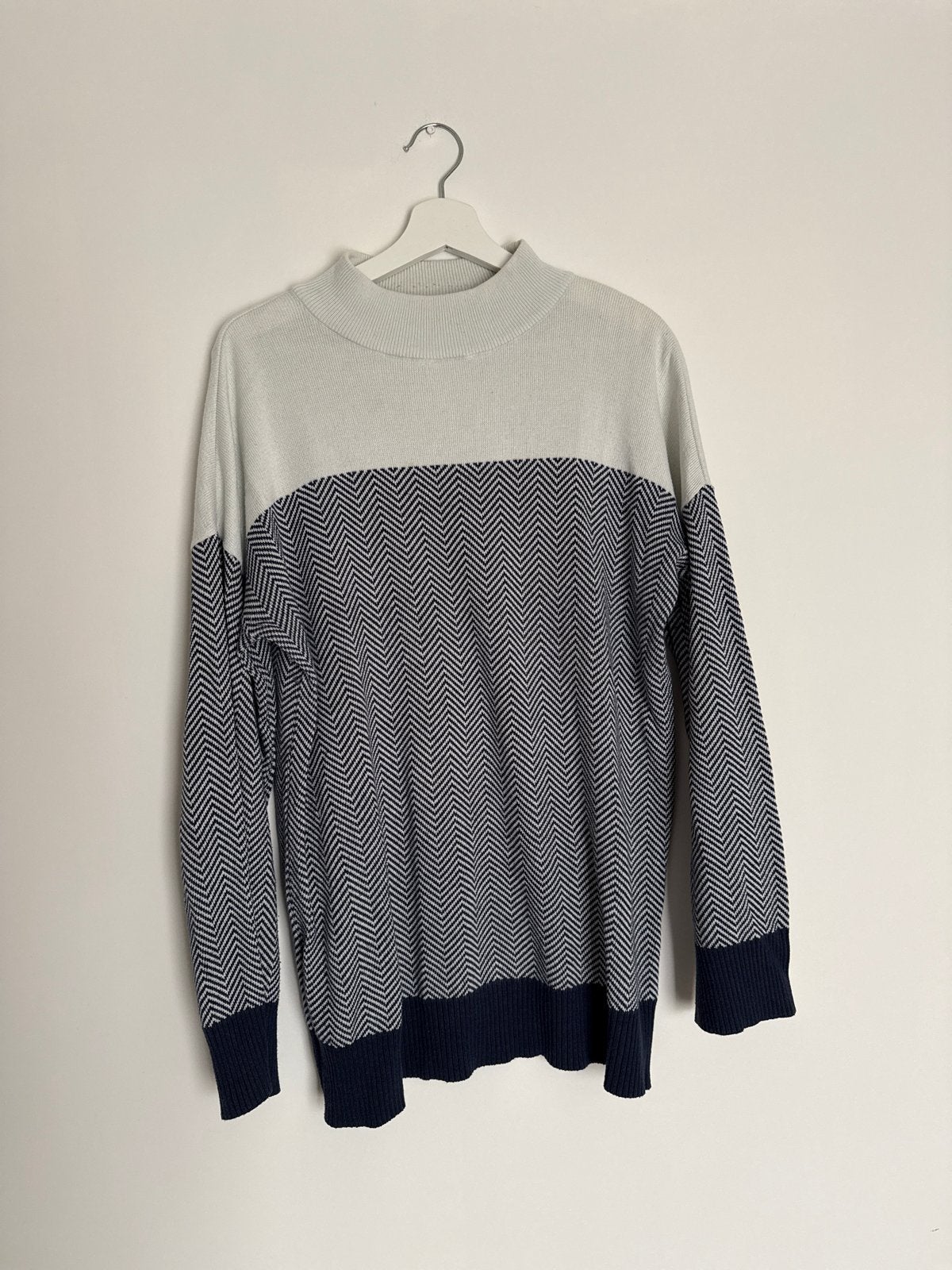 John Baner Jeanswear Trui - Wit/Blauw Visgraatpatroon, Ophalen of Verzenden, Zo goed als nieuw, Maat 42/44 (L), Wit