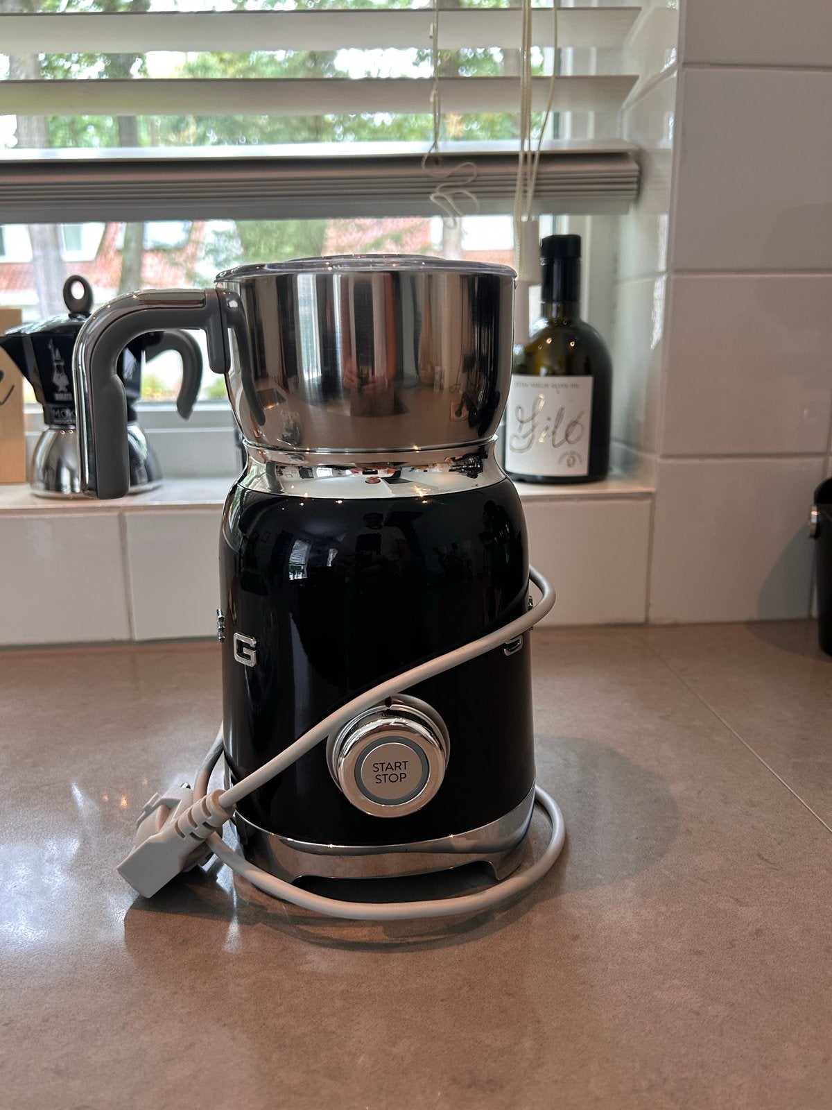 Smeg Melkopschuimer Zwart - Zo goed als nieuw, 1 kopje, Ophalen, Zo goed als nieuw, Overige modellen