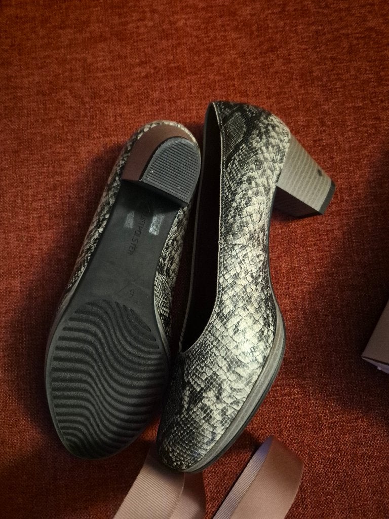 GRATIS Schoenen, Pumps, Zwart, Ophalen of Verzenden, Onbekend