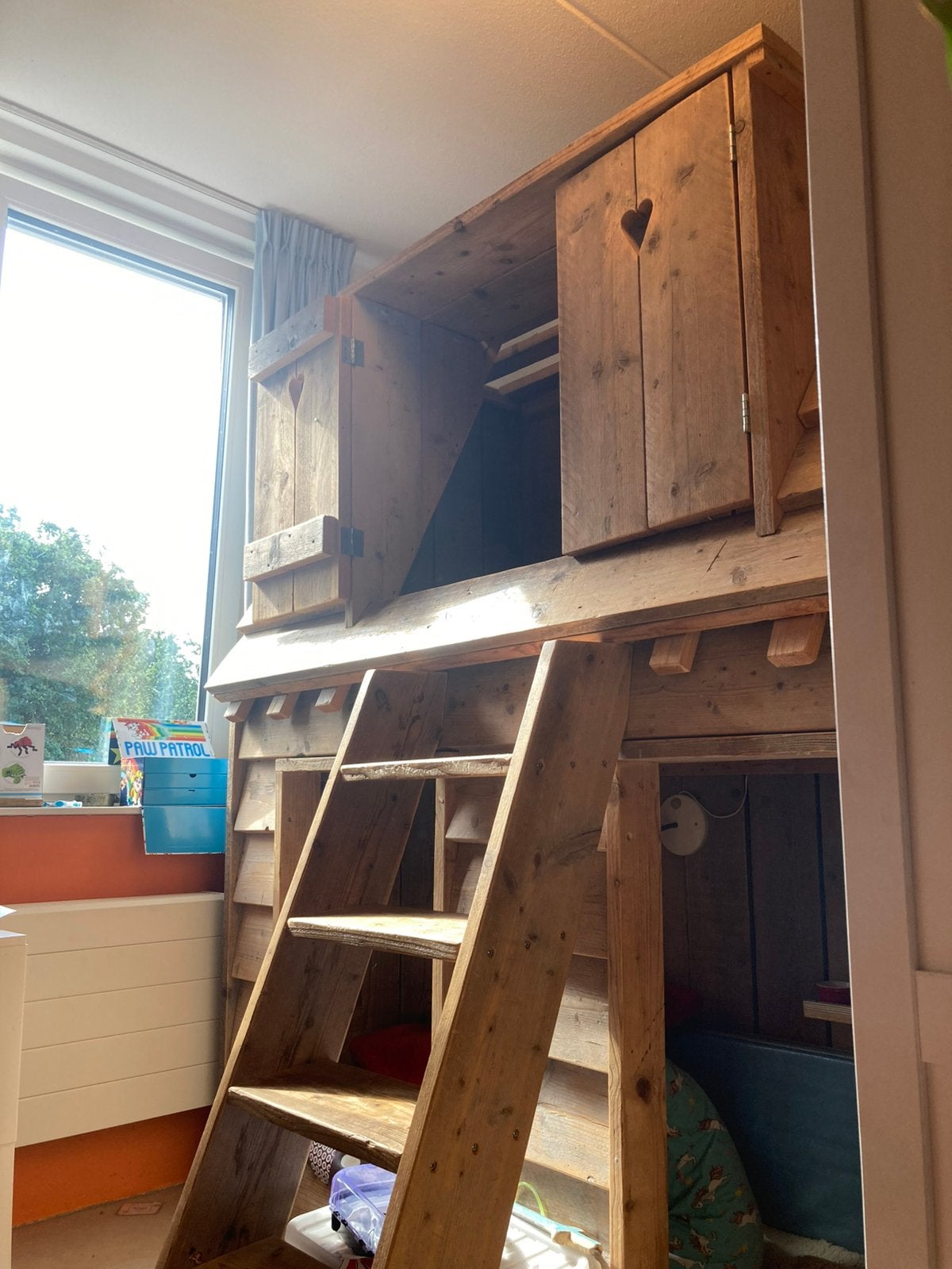 Huisjesbed voor 2 kinderen of met speelruimte onder bed, Ophalen, Gebruikt, Tweepersoons, 200 cm of hoger