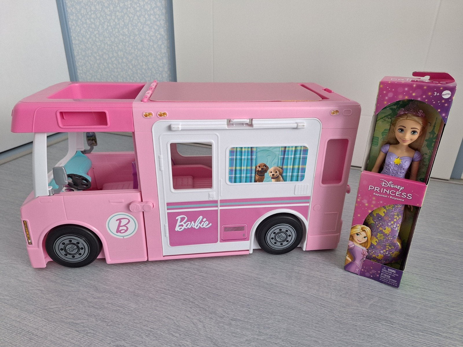 Barbie camper met nieuwe Barbie, Ophalen, Gebruikt, Toebehoren