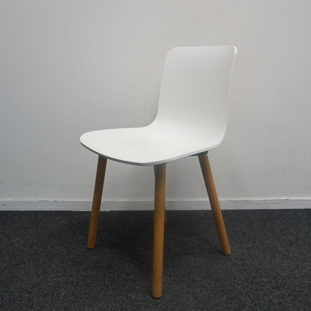 Vitra Hal Wood Stoel | Design stoelen | Eetkamerstoelen Wit