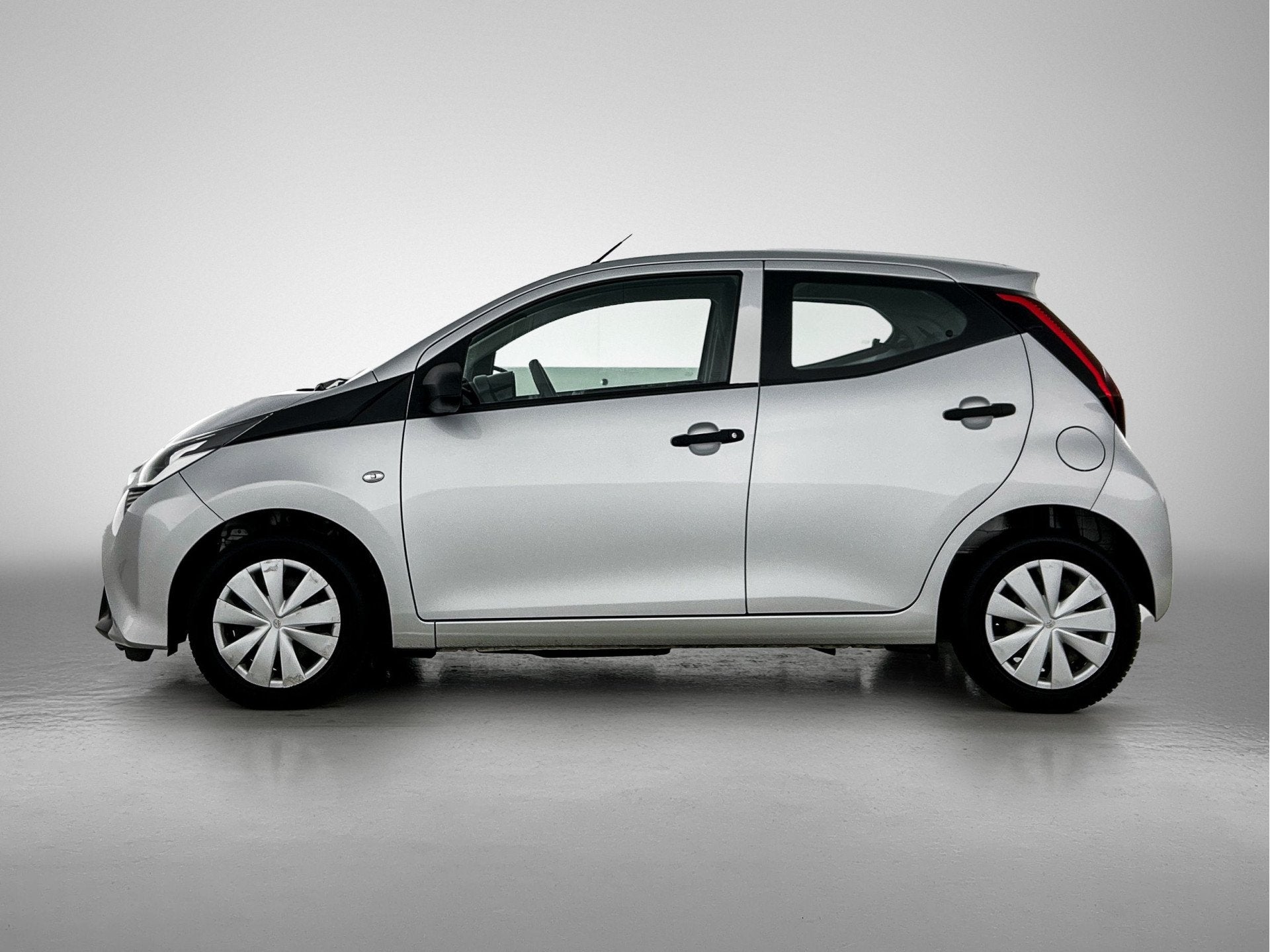 Toyota Aygo 1.0 VVT-i x-fun | Bluetooth | Eelektrische ramen, Auto's, Voorwielaandrijving, 12 maanden, Stof, Gebruikt