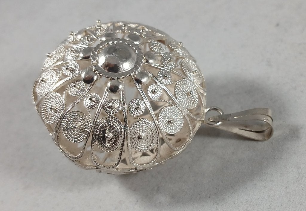 Zilveren filigrain hanger 925 zilver, Ophalen of Verzenden, Zo goed als nieuw, https://www.zilverjuwelier.nl/winkel/zilveren-filigrain-hanger-925-zilver/