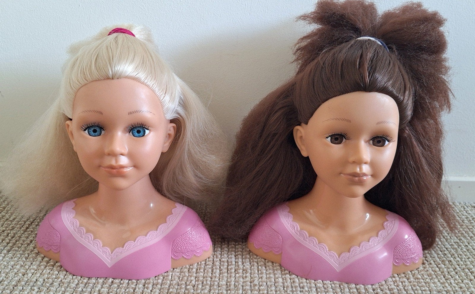 2 leuke kappoppen blond en donker, Ophalen, Jongen of Meisje