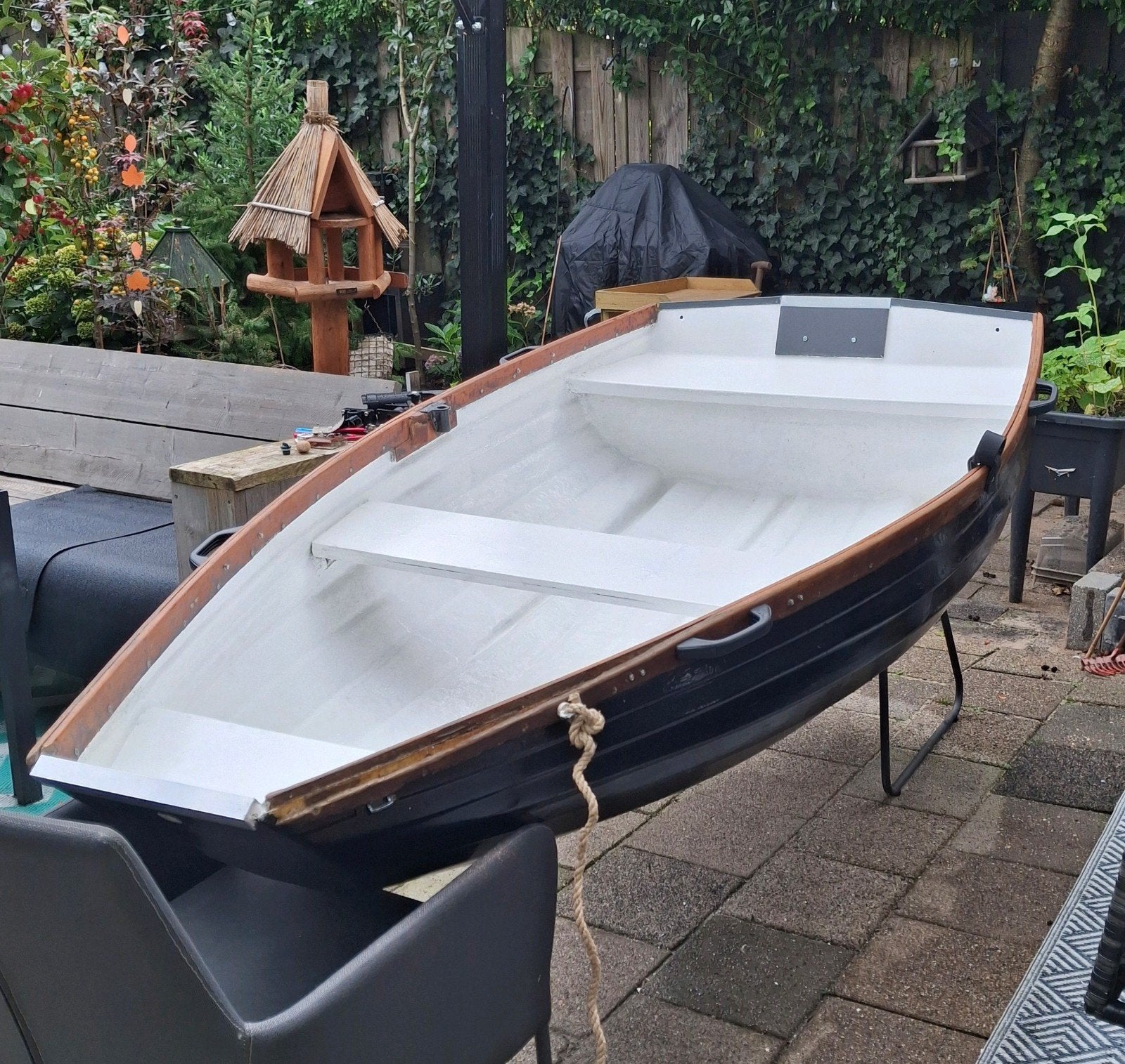 Opgeknapte visboot / roeiboot., Ophalen, Motorboot